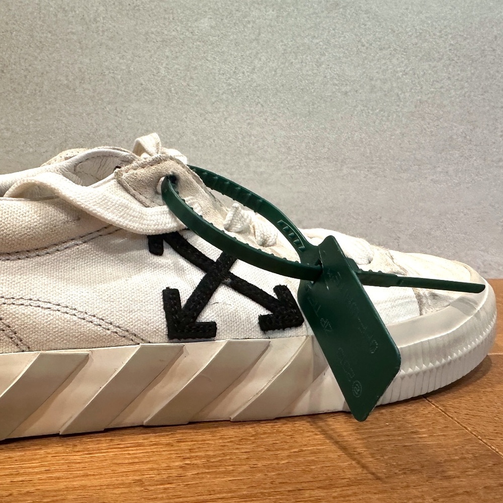 Off-White Low Vulcanized Sneakers